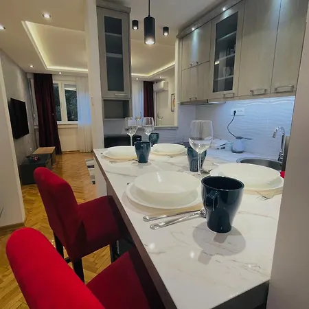 Apartment Like